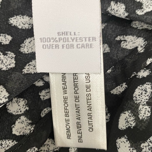 NWOT Relativity || Woman’s sleeveless buttons down sheer blouse size 2 x - Picture 4 of 5